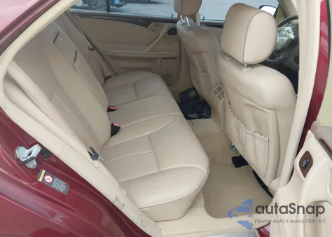 2000 Mercedes-Benz E 320 z USA, uszkodzony, nr VIN WDBJF65J3YB027148